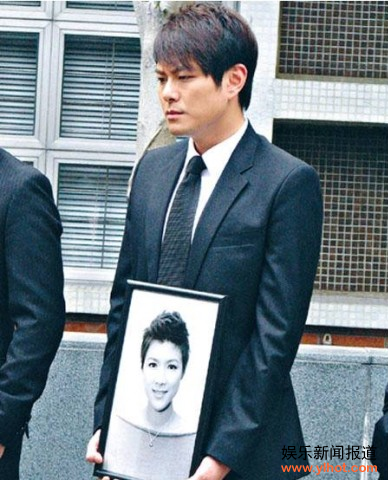 蒋卓君(陈茵媺)死亡,萧正楠抱遗像